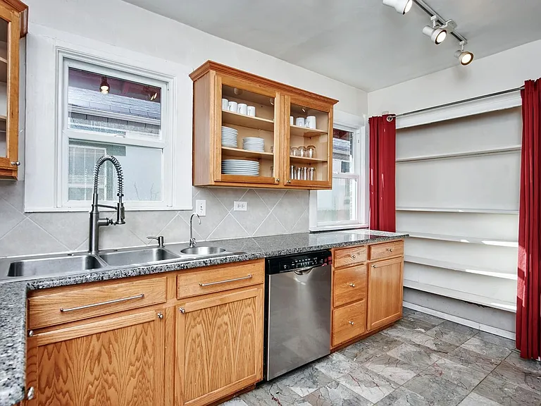 2308 Grape St — Photo 11