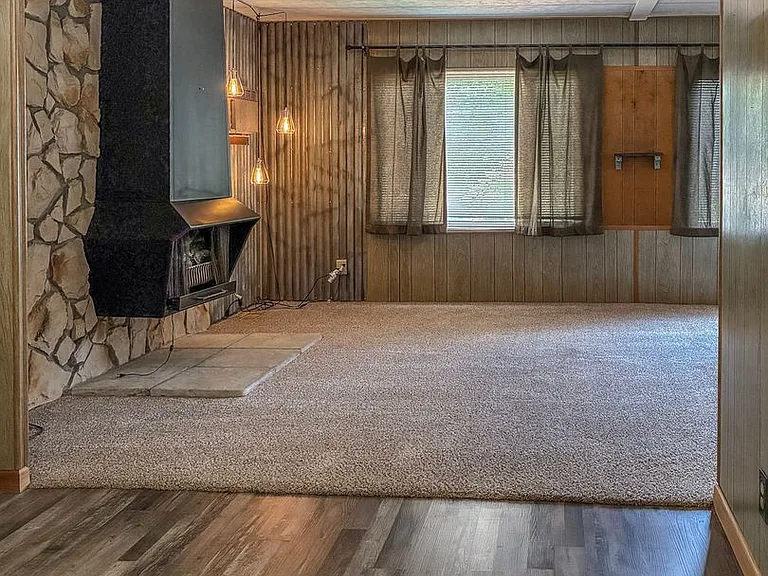 1935 Icabod St NE — Photo 10