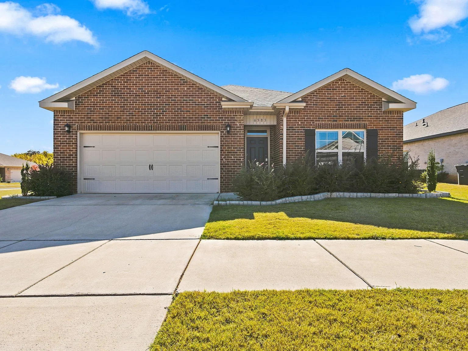 4 bed, 1884 sqft, $1,900 — Photo 1