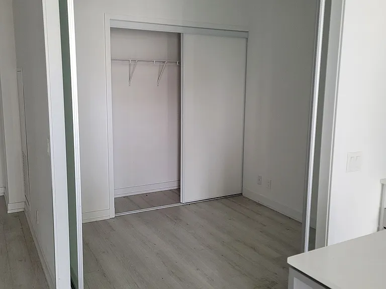 33 Helendale Ave #2108 — Photo 5