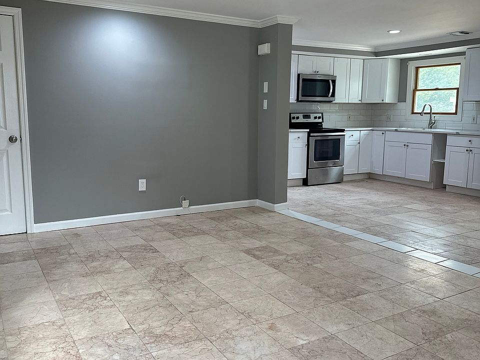 1st image of 85 Manor Dr