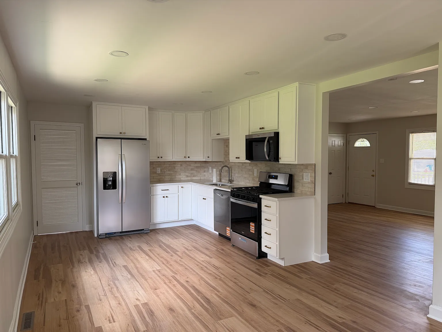 4 bed, 1.5 bath, 1587 sqft, $2,500 — Photo 3
