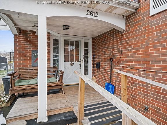 4th image of 2612 Kanawha Ave SE
