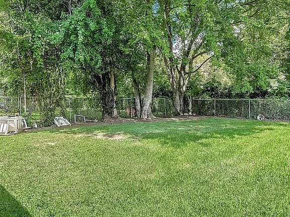 2nd image of 204 E Dudley Dr