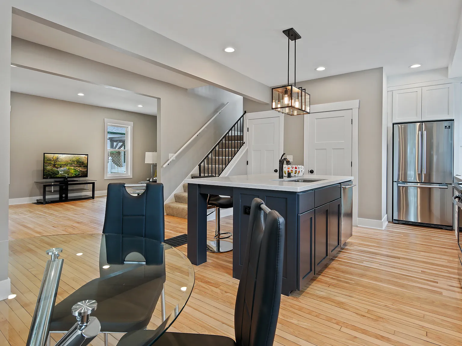 3 bed, 1.5 bath, 1898 sqft, $2,200 — Photo 4