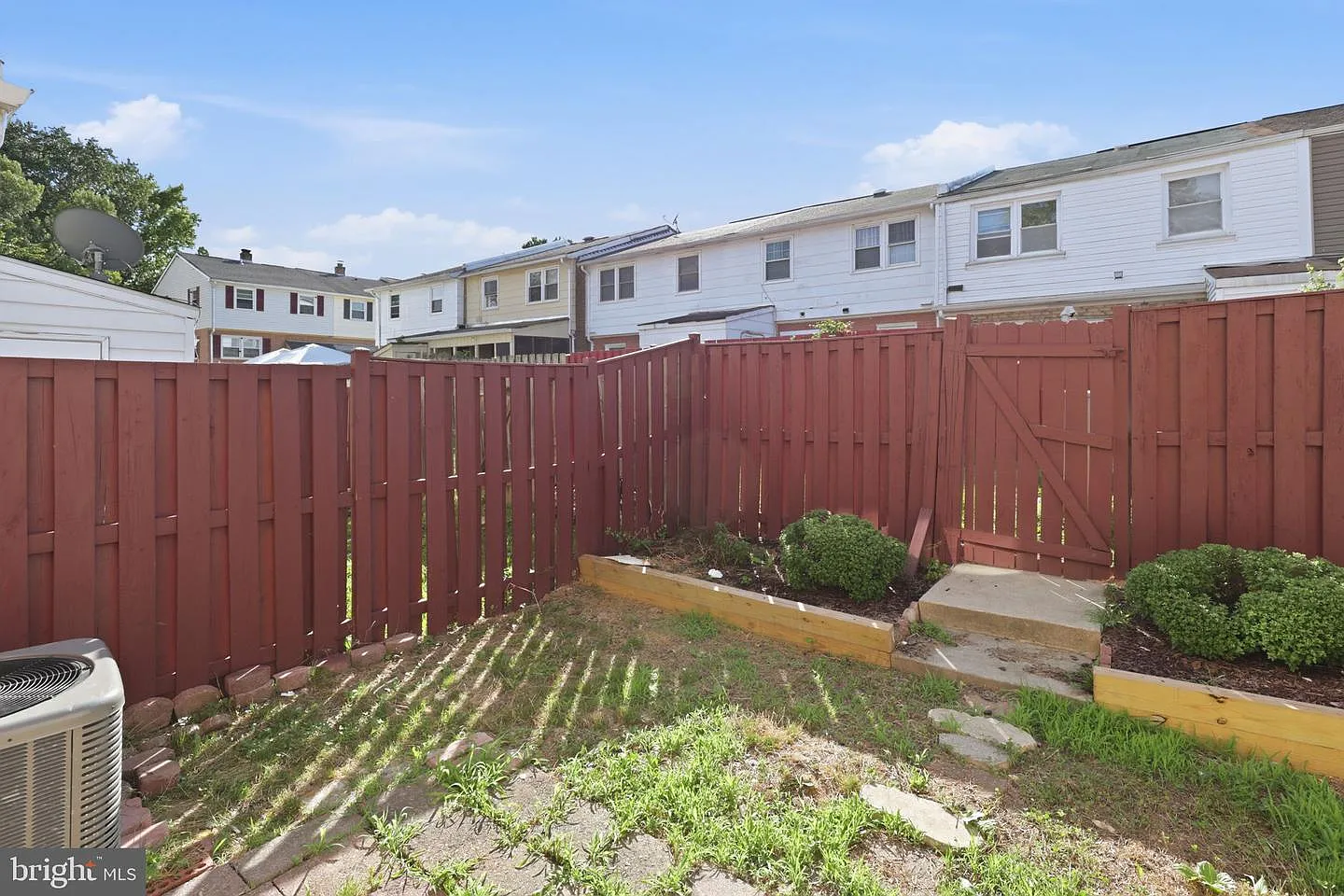 3 bed, 2.5 bath, 1320 sqft, $2,500 — Photo 3