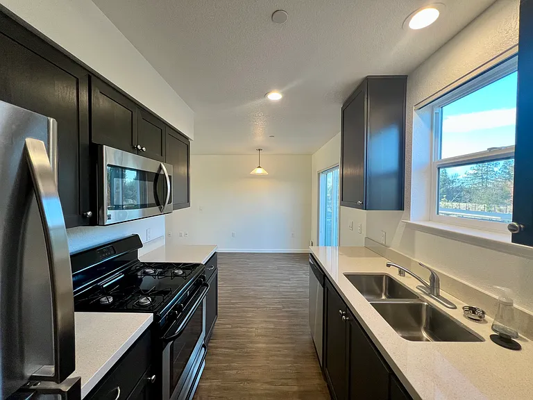 Esposti Park Apartments — Photo 27