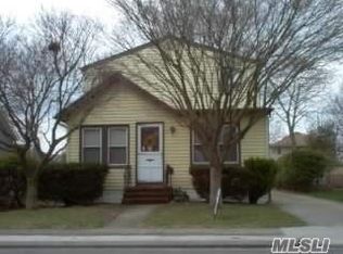 199 Smith St, Merrick, NY 11566
