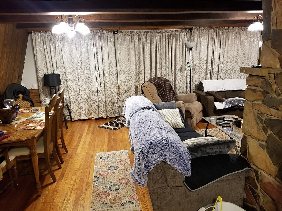 2nd image of 207 Diamond Ln