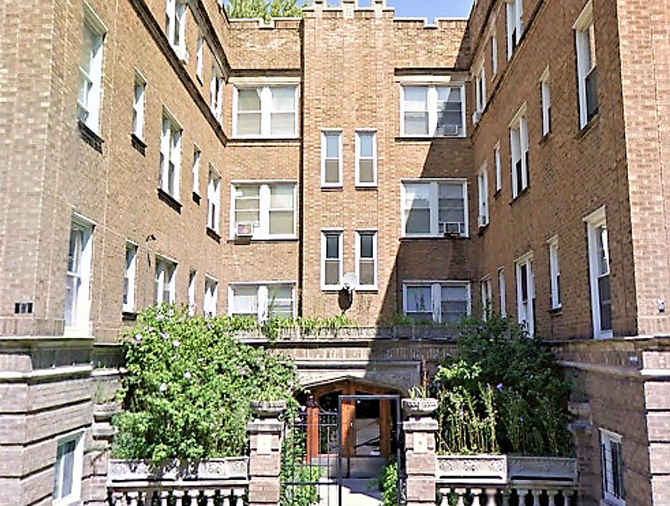 2nd image of 3334 W Ainslie St #C1