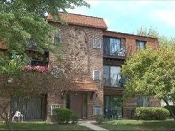 131 W Brandon Ct #D35, Palatine, IL 60067