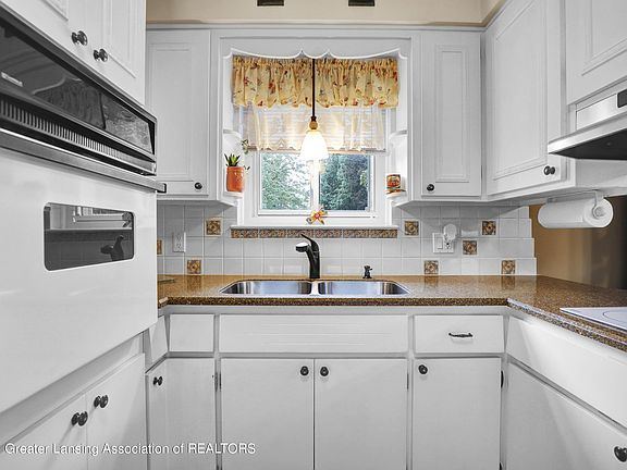 2nd image of 3620 Aragon Dr