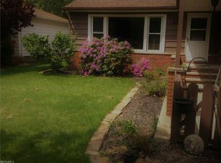 1156 Hansford Rd, Lyndhurst, OH 44124