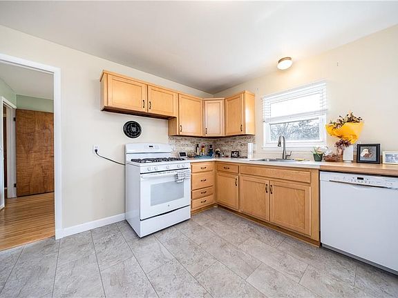 4th image of 236 Viscount Dr