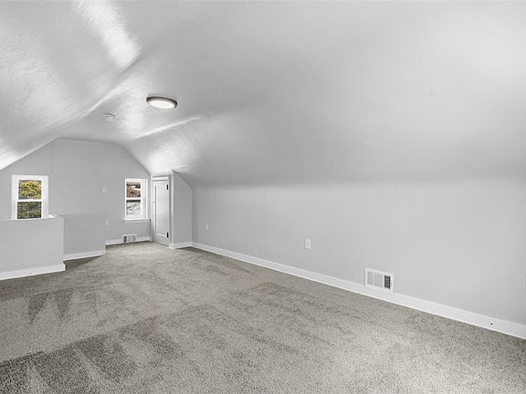 4th image of 713 Norwich Ave