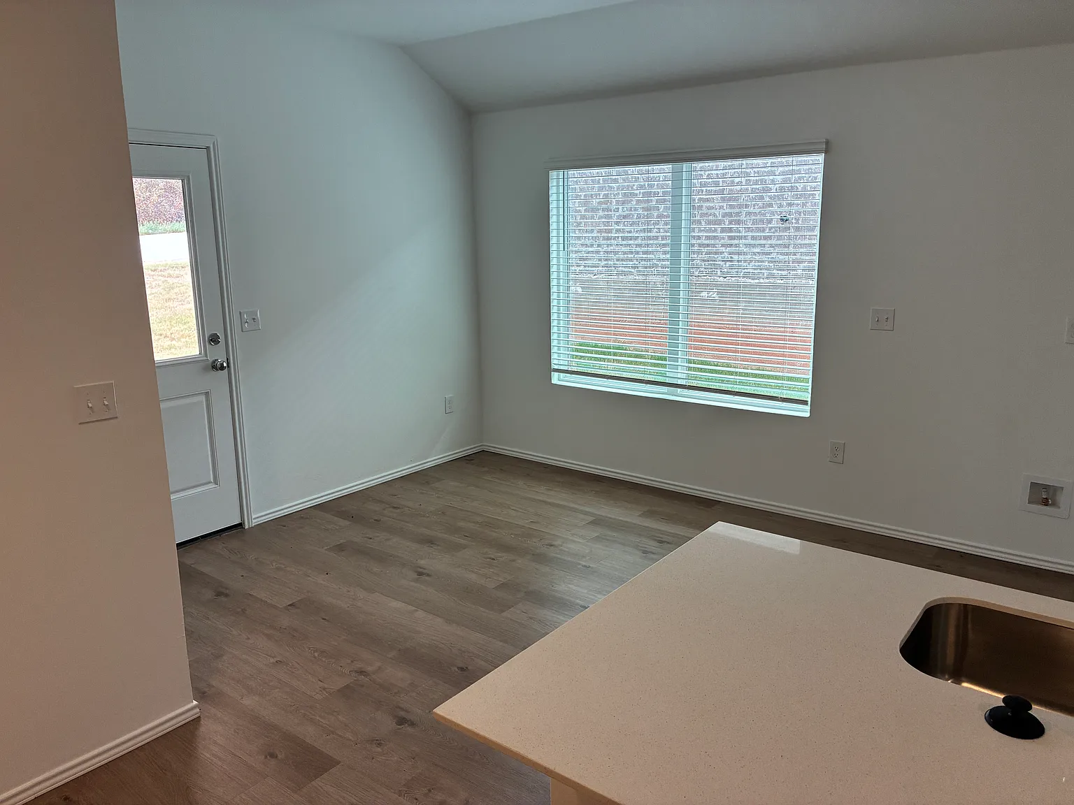 3 bed, 1417 sqft, $1,800 — Photo 4
