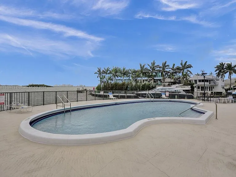 11930 N Bayshore Dr #302 — Photo 11