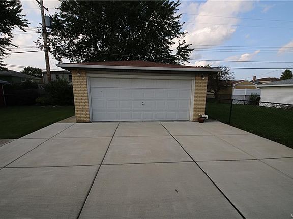 2nd image of 200 Diane Dr