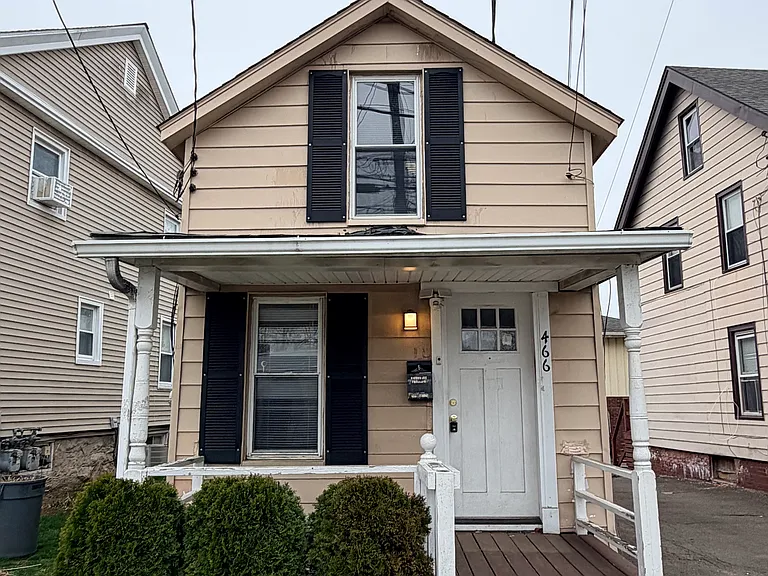 466 Main St — Photo 15