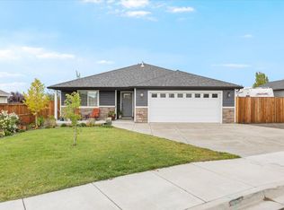 686 Sheffield Dr, Eagle Point, OR 97524