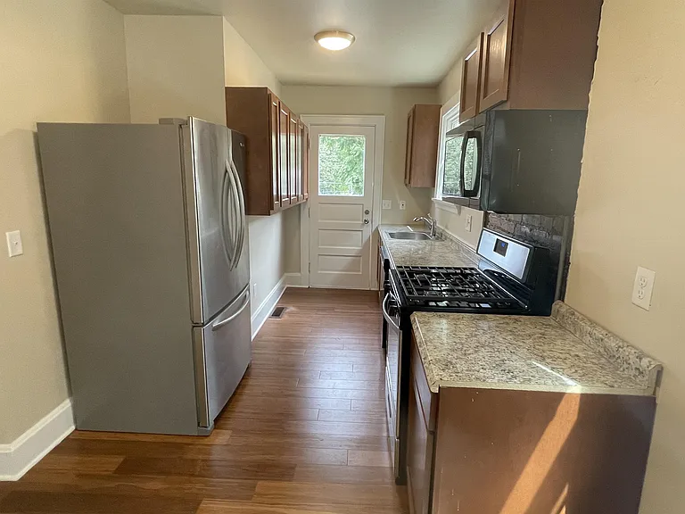 2226 Wheeler St — Photo 6