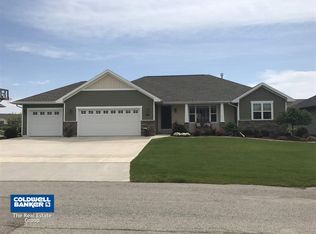 867 Lotus Trl, Menasha, WI 54952
