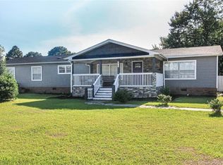 5700 Nobles Ln, Hope Mills, NC 28348