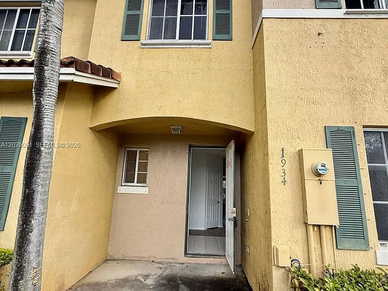 1934 SW 60th Ave — Photo 14