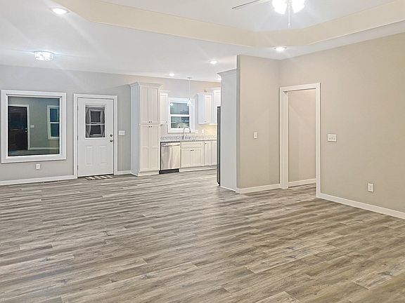 4th image of 90 Delores Ln