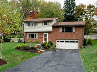 560 Florence Dr, Bethel Park, PA 15102