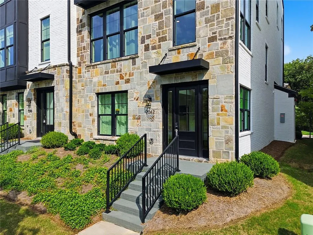 3 bed, 4.5 bath, 3553 sqft, $5,650 — Photo 4