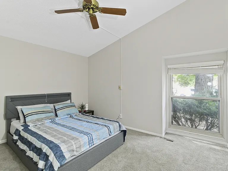 2304 Melrose Dr — Photo 14