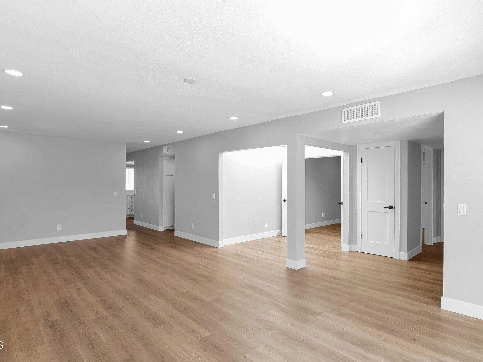3 bed, 2.0 bath, 1621 sqft, $3,000 — Photo 4