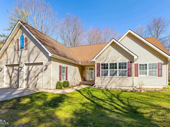 8520 Smiths Creek Rd, Wales, MI 48027