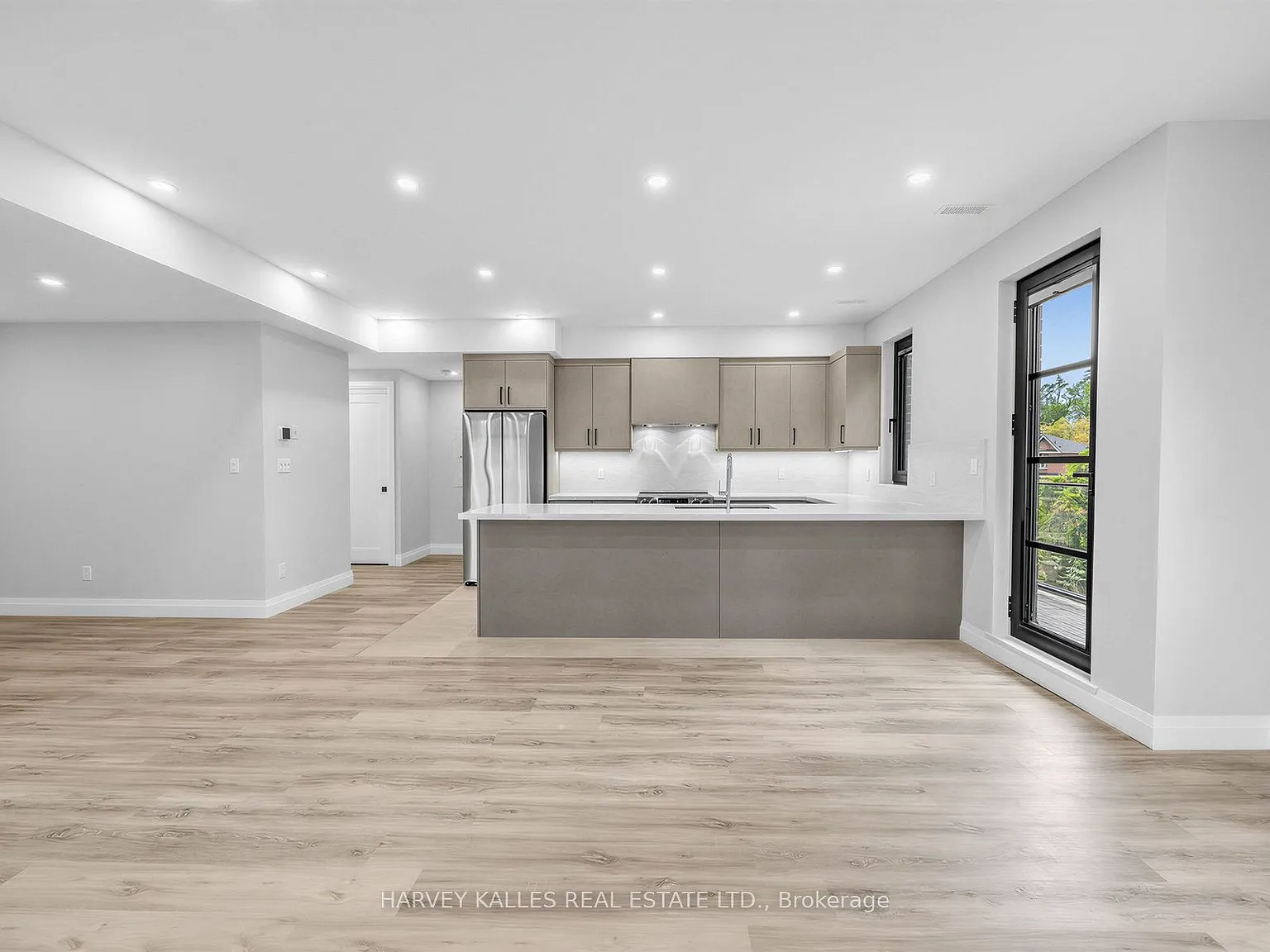 3 bed, $4,350 — Photo 2