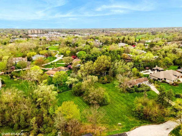 6420 Thurlow St, Willowbrook, IL 60527