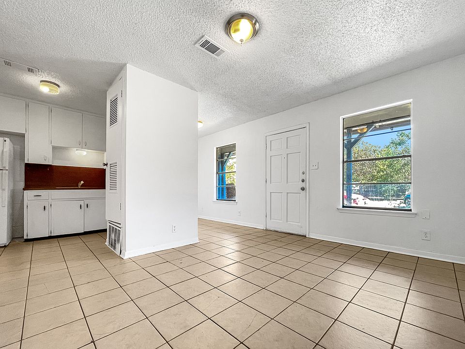 1st image of 2502 Cecil Dr #B