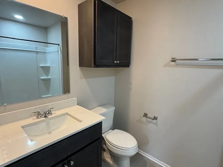 502 Parkhill Cir — Photo 8