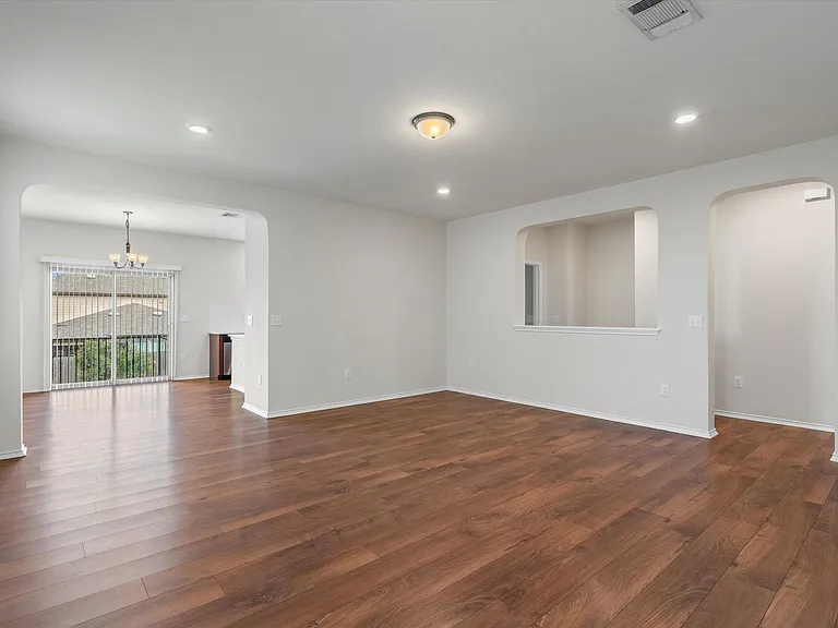 7604 Knockfin Dr — Photo 7
