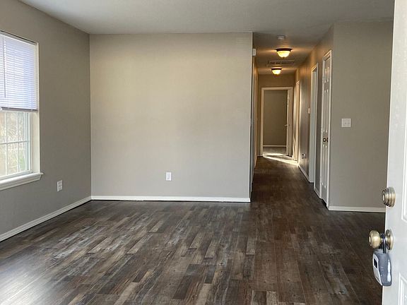 3rd image of 828 N Elizabeth St