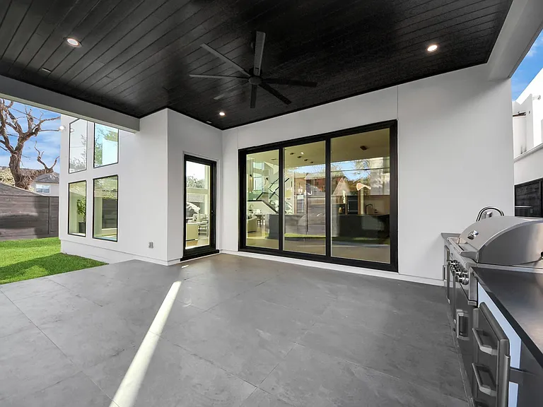 2232 Swift Blvd — Photo 35