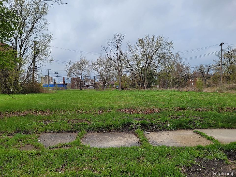 2nd image of 3340 Rochester St