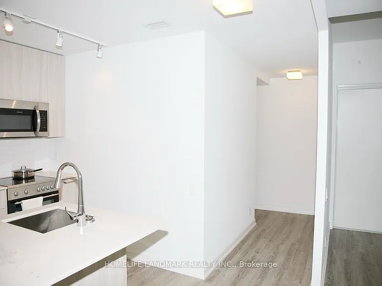28 Wellesley St E #306 — Photo 14