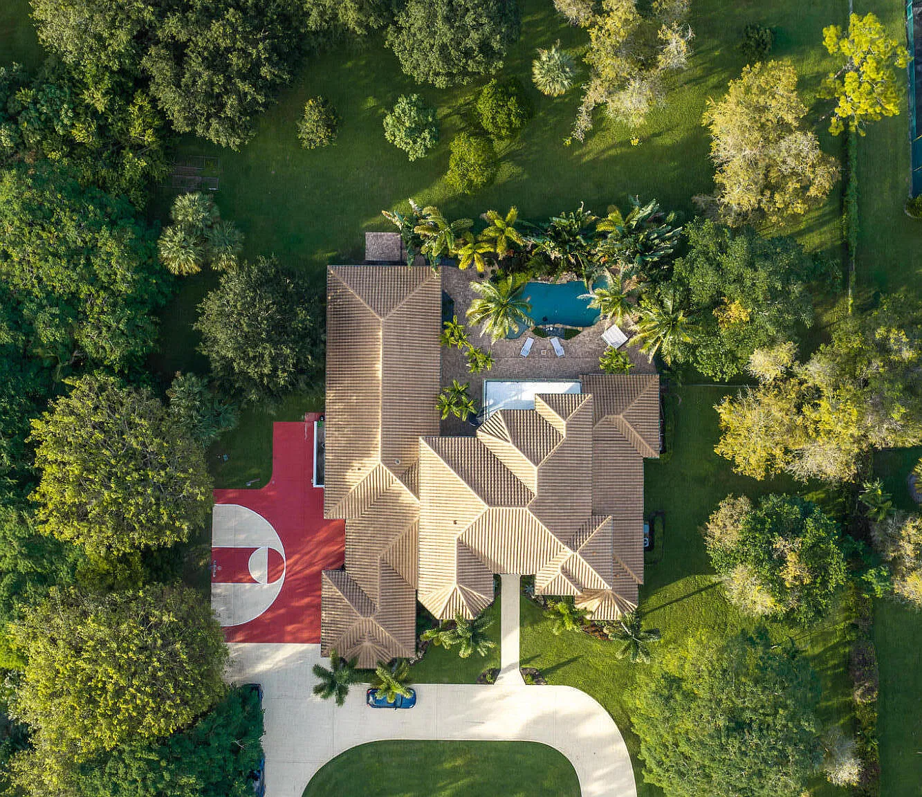 4 bed, 6.5 bath, 6638 sqft, $39,500 — Photo 4