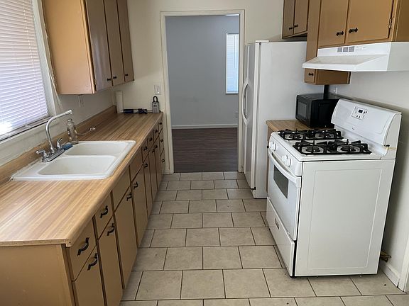 2nd image of 2139 Sweetbrier St