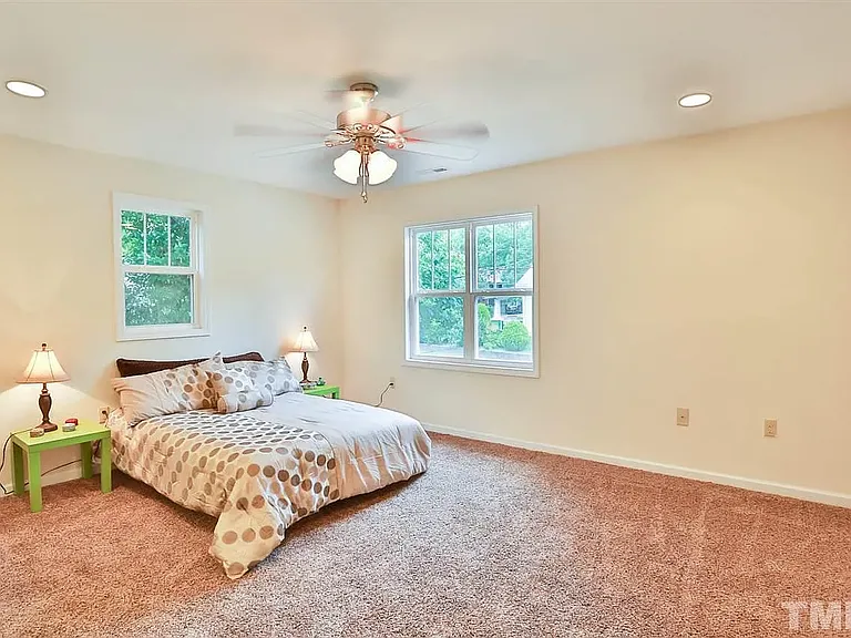 711 N Hyde Park Ave — Photo 19