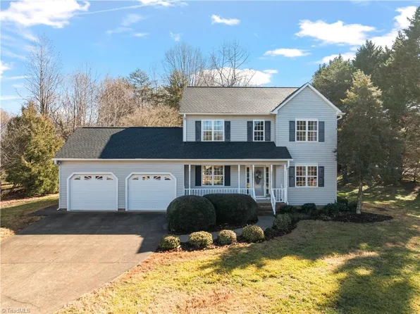 1205 Fairfield Creek Dr, Pfafftown, NC 27040