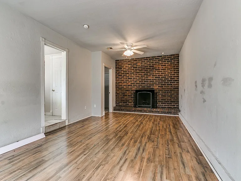 1612 Dakota St — Photo 4