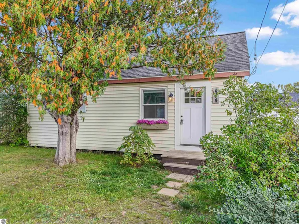 414 Donnelly St, Cadillac, MI 49601