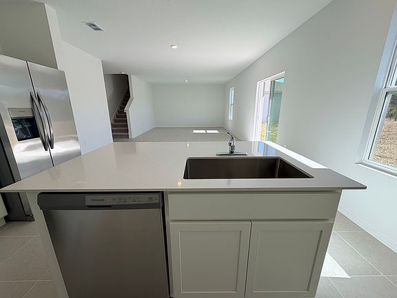 5th image of 5462 Lewisham Dr